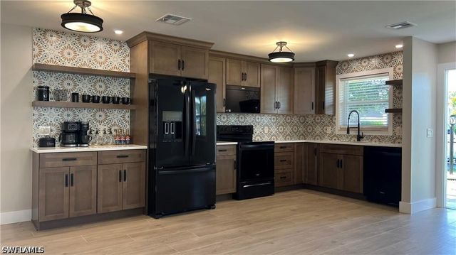 787 104th AVE N, Naples, FL 34108