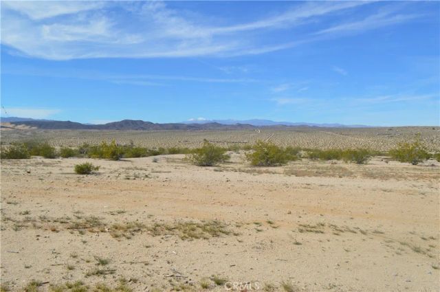 69247 Giant Rock, 29 Palms, CA 92277