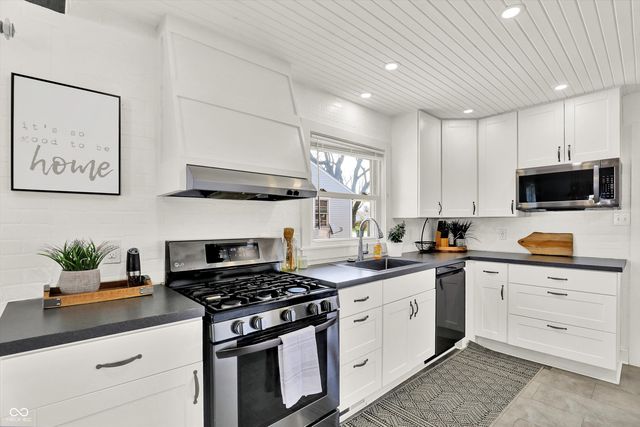 533 E College Avenue, Brownsburg, IN 46112