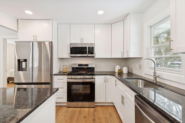 13409 1st Avenue N, Plymouth, MN 55441