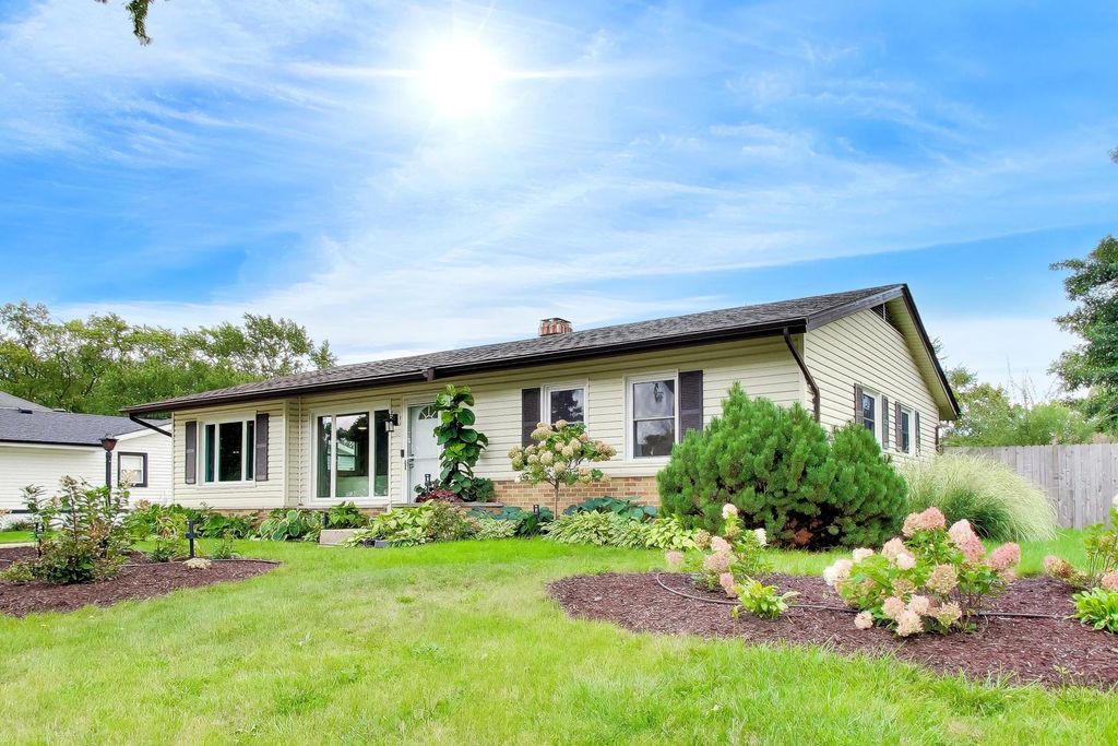 401 E Elk Grove Boulevard, Elk Grove Village, IL 60007 — photo 2