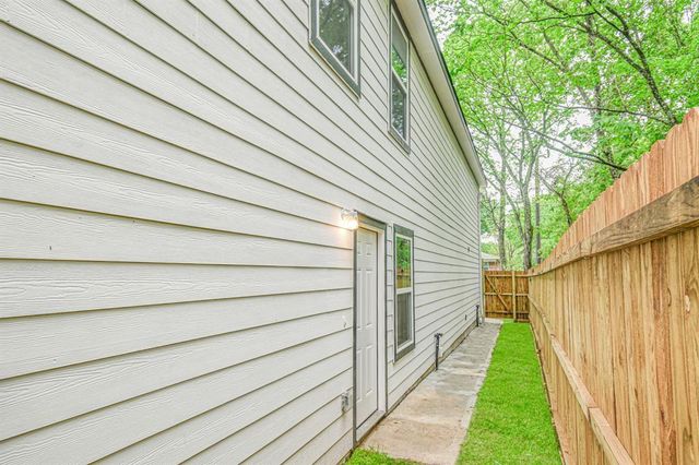 6008 Wedgefield Street A, Houston, TX 77028