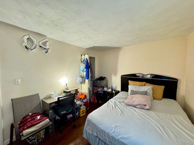 33 Cary Ave 11, Chelsea, MA 02150