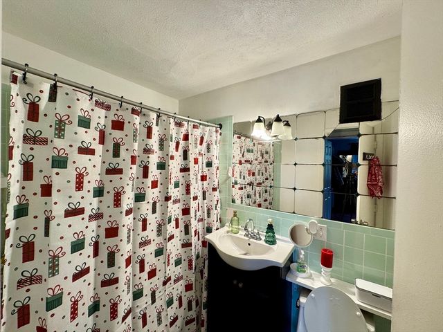 33 Cary Ave 11, Chelsea, MA 02150