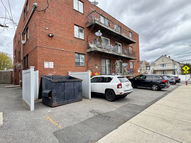 33 Cary Ave 11, Chelsea, MA 02150