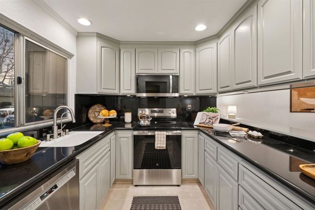 1160 1160 Marianas Ln, Alameda, CA 94502