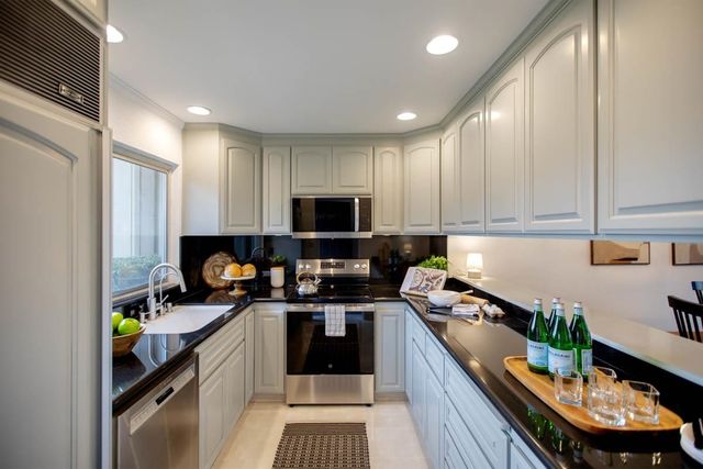 1160 1160 Marianas Ln, Alameda, CA 94502