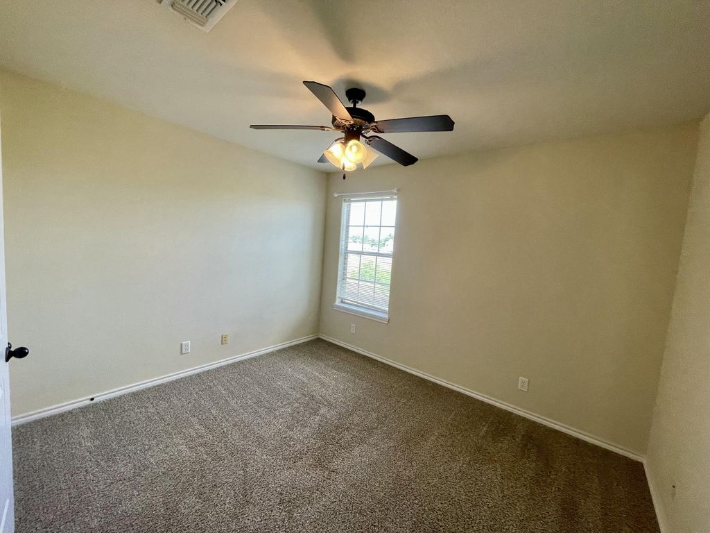 Image 11 of property listing at 4441 Oak Grove Boulevard, San Angelo, TX 76904