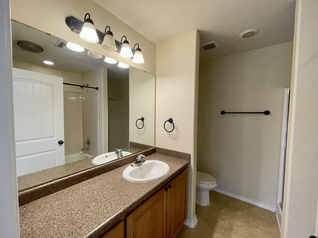 Image 14 of property listing at 4441 Oak Grove Boulevard, San Angelo, TX 76904