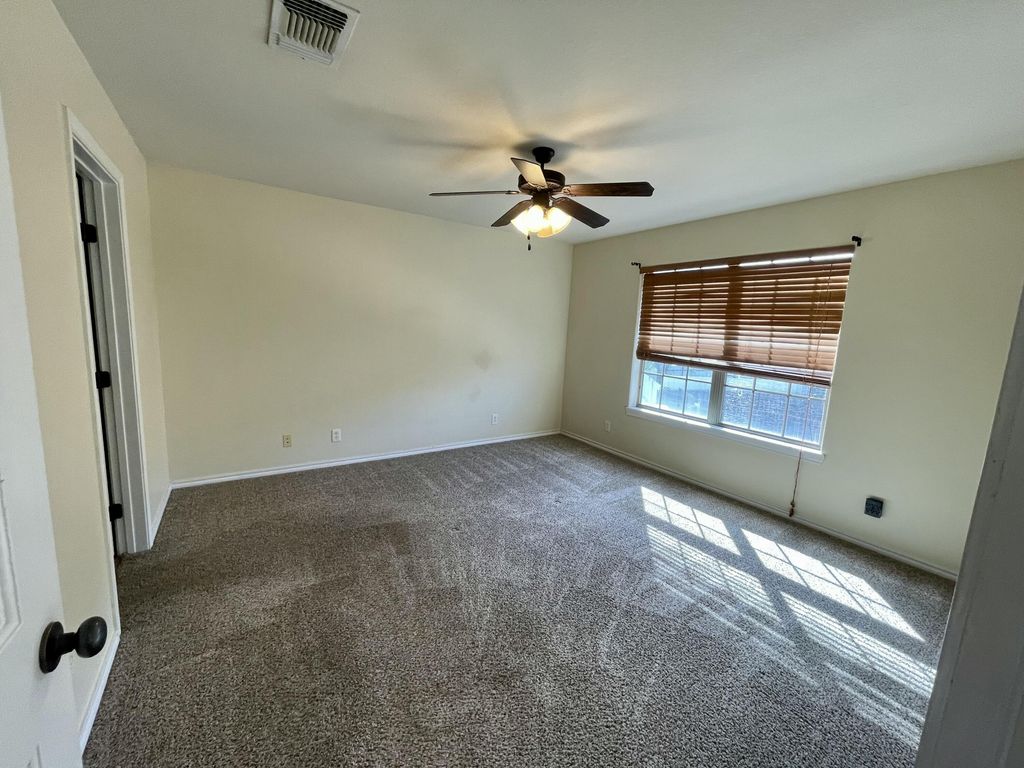 Image 16 of property listing at 4441 Oak Grove Boulevard, San Angelo, TX 76904