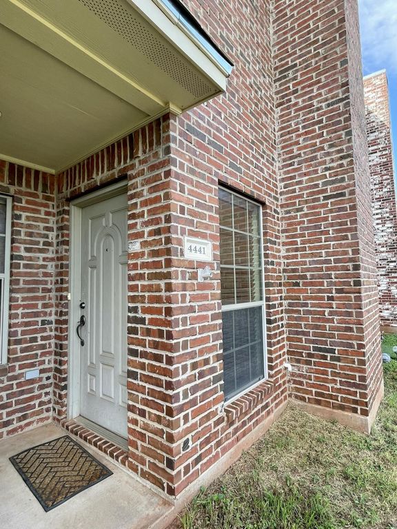 Image 2 of property listing at 4441 Oak Grove Boulevard, San Angelo, TX 76904