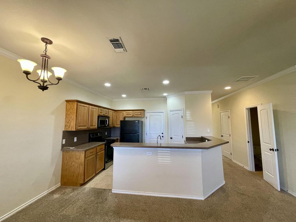 Image 3 of property listing at 4441 Oak Grove Boulevard, San Angelo, TX 76904
