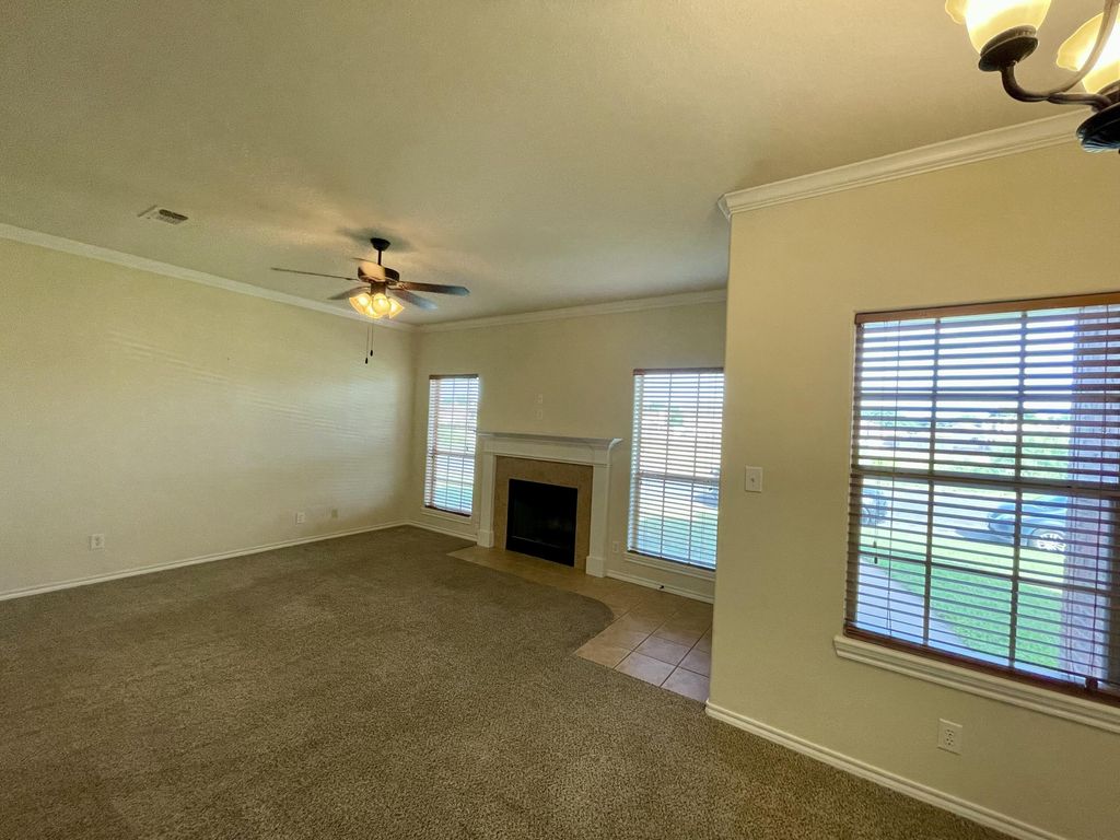 Image 4 of property listing at 4441 Oak Grove Boulevard, San Angelo, TX 76904