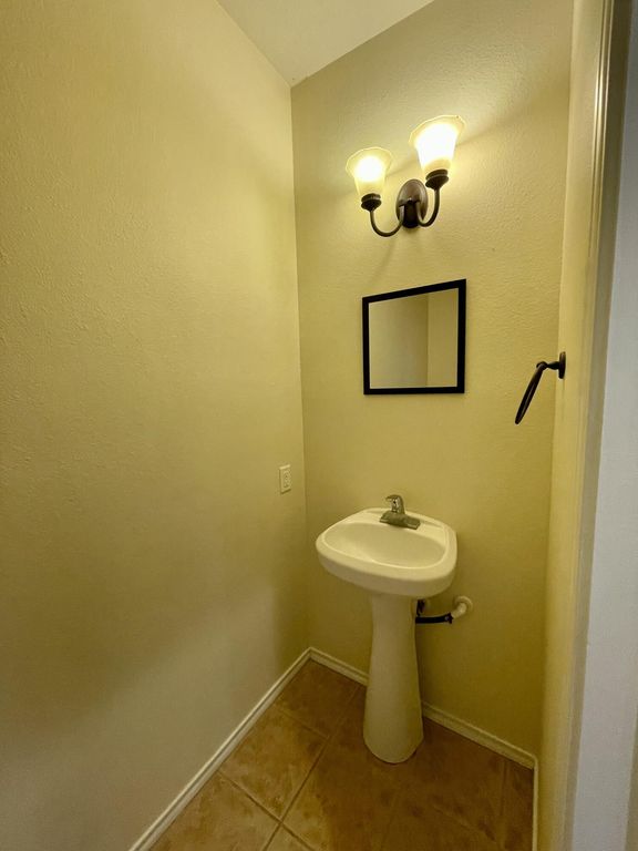 Image 7 of property listing at 4441 Oak Grove Boulevard, San Angelo, TX 76904