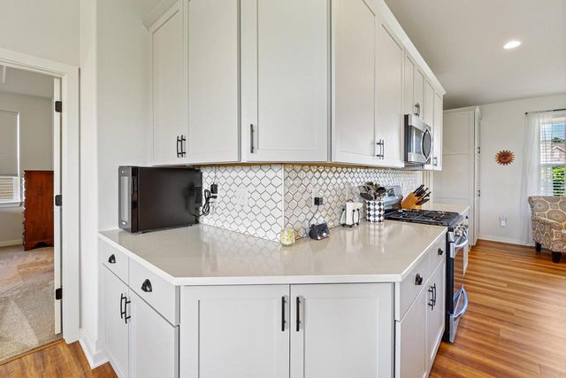 W223N4688 Seven Oaks DRIVE, Pewaukee, WI 53072