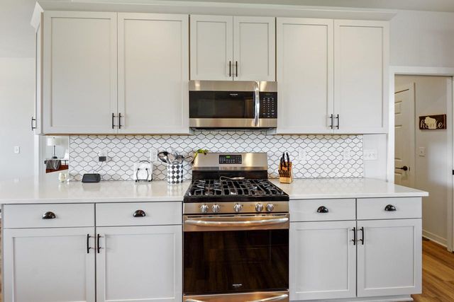 W223N4688 Seven Oaks DRIVE, Pewaukee, WI 53072