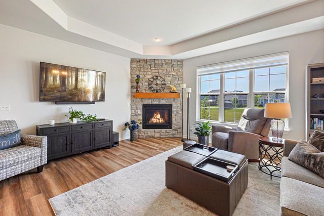 W223N4688 Seven Oaks DRIVE, Pewaukee, WI 53072