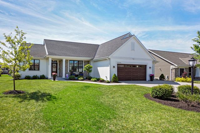 W223N4688 Seven Oaks DRIVE, Pewaukee, WI 53072