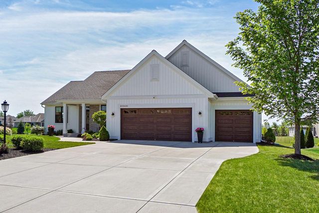W223N4688 Seven Oaks DRIVE, Pewaukee, WI 53072