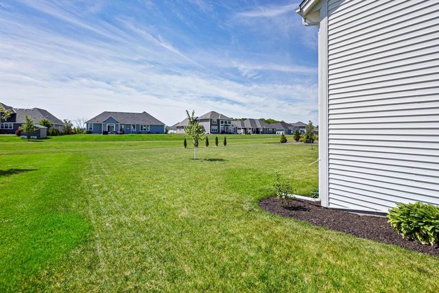 W223N4688 Seven Oaks DRIVE, Pewaukee, WI 53072