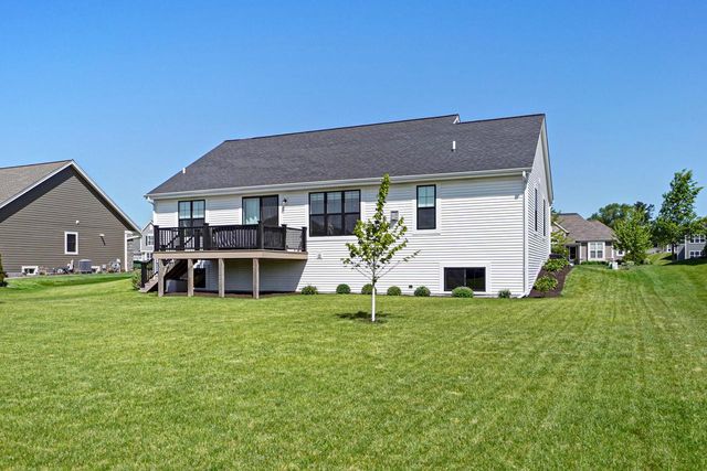 W223N4688 Seven Oaks DRIVE, Pewaukee, WI 53072