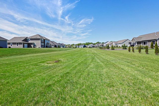 W223N4688 Seven Oaks DRIVE, Pewaukee, WI 53072