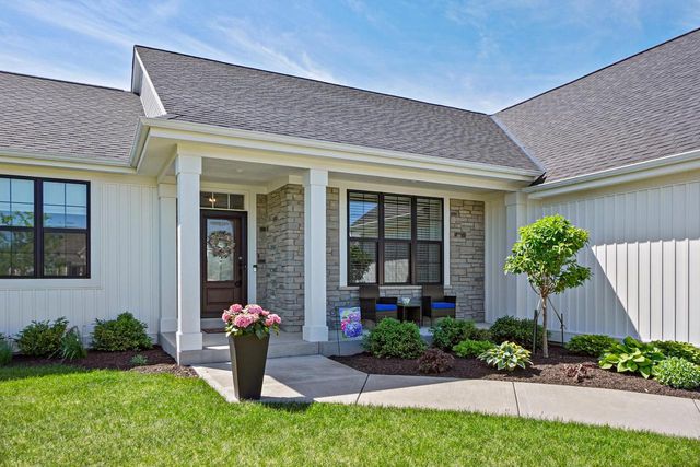 W223N4688 Seven Oaks DRIVE, Pewaukee, WI 53072