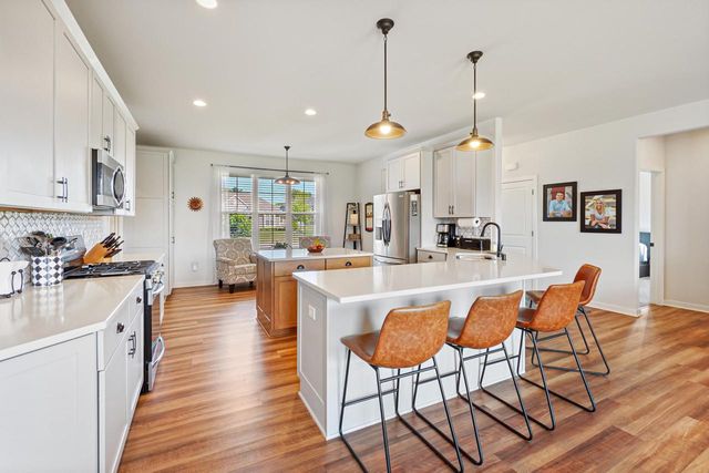 W223N4688 Seven Oaks DRIVE, Pewaukee, WI 53072