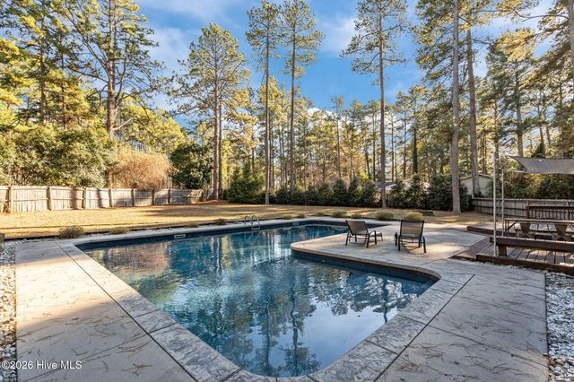 215 Canterbury Road, Southern Pines, NC 28387