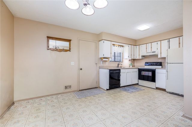 352 Surrey Hill, Henrietta, NY 14623