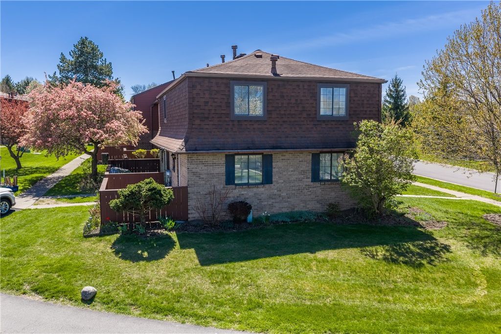 352 Surrey Hill, Henrietta, NY 14623