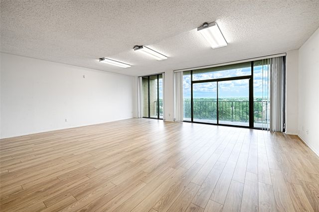 5200 Keller Springs Road 522, Dallas, TX 75248