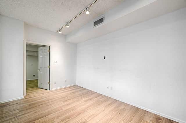 5200 Keller Springs Road 522, Dallas, TX 75248