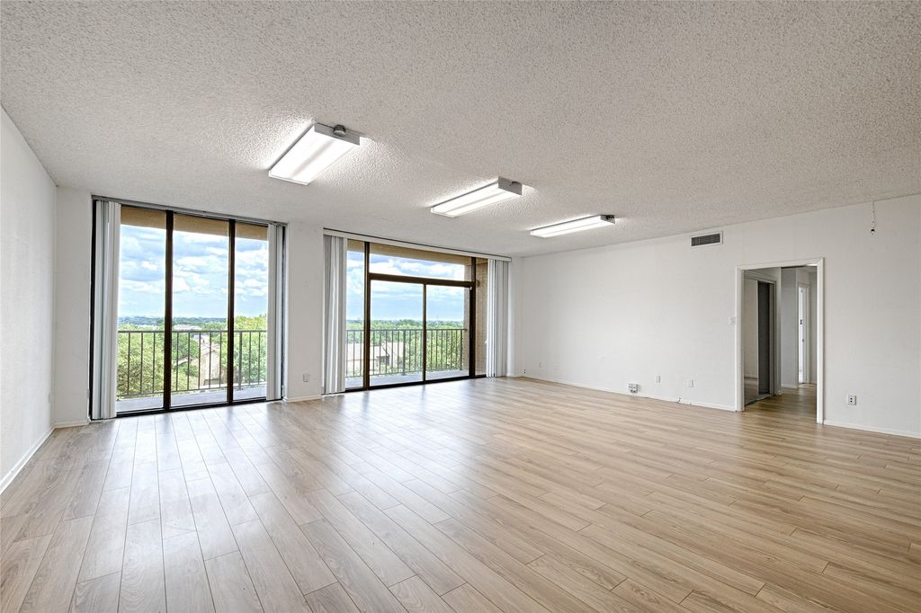 5200 Keller Springs Road 522, Dallas, TX 75248