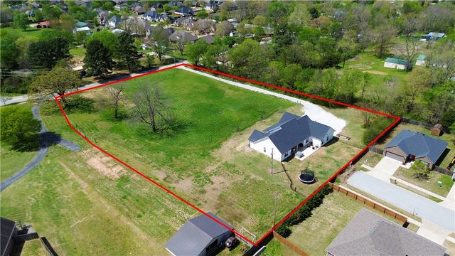 1528 Roberts Road, Fayetteville, AR 72701