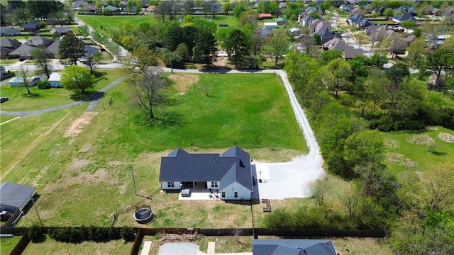 1528 Roberts Road, Fayetteville, AR 72701