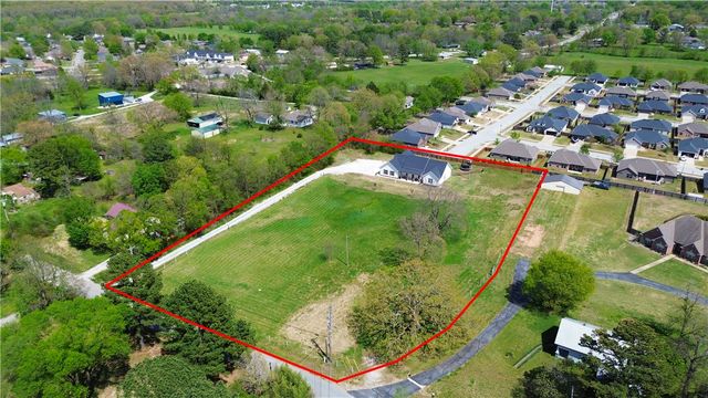 1528 Roberts Road, Fayetteville, AR 72701