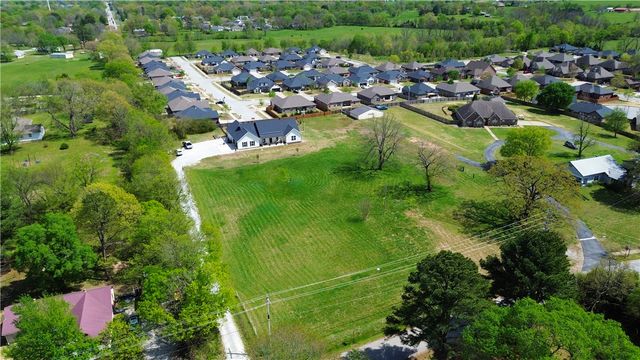 1528 Roberts Road, Fayetteville, AR 72701