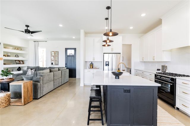 1528 Roberts Road, Fayetteville, AR 72701