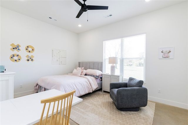 1528 Roberts Road, Fayetteville, AR 72701