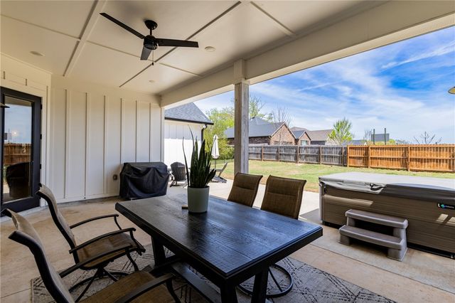 1528 Roberts Road, Fayetteville, AR 72701
