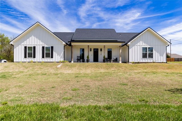 1528 Roberts Road, Fayetteville, AR 72701