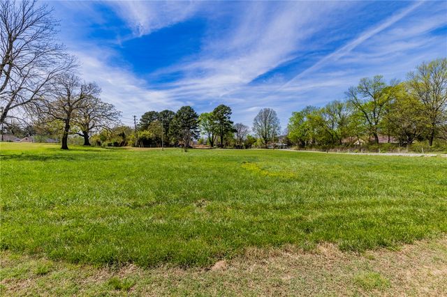 1528 Roberts Road, Fayetteville, AR 72701