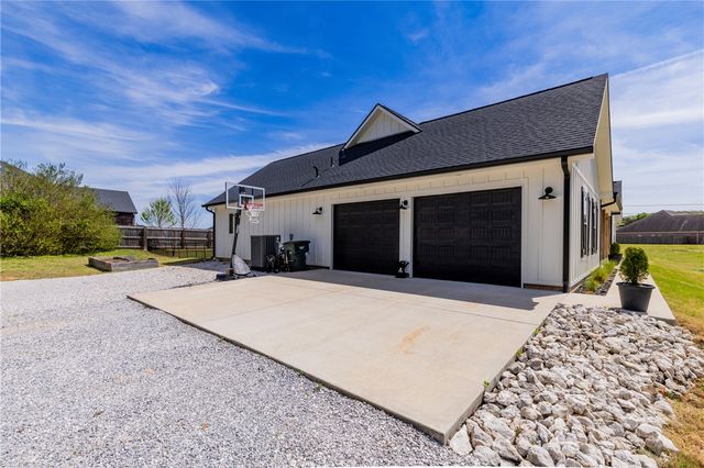 1528 Roberts Road, Fayetteville, AR 72701