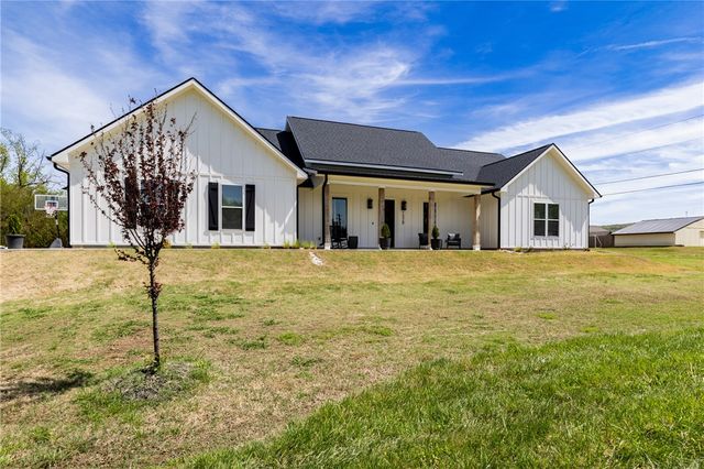 1528 Roberts Road, Fayetteville, AR 72701