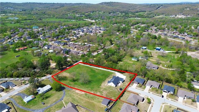 1528 Roberts Road, Fayetteville, AR 72701