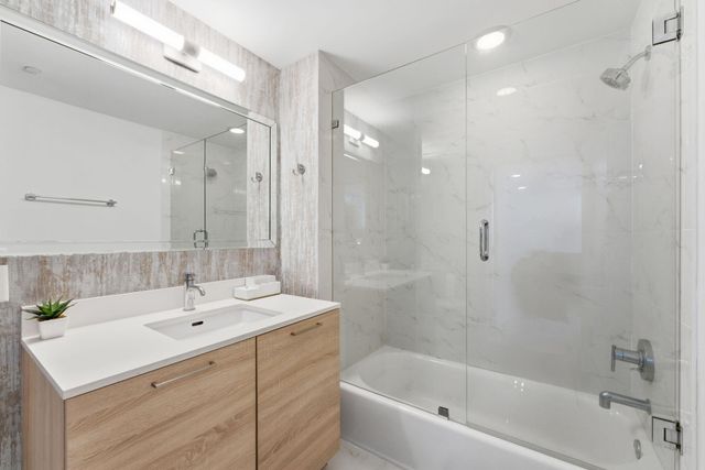 16385 Biscayne Boulevard 2516, North Miami Beach, FL 33160