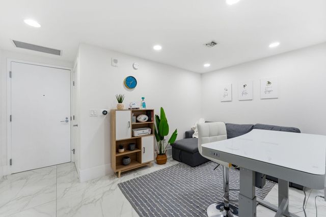 16385 Biscayne Boulevard 2516, North Miami Beach, FL 33160