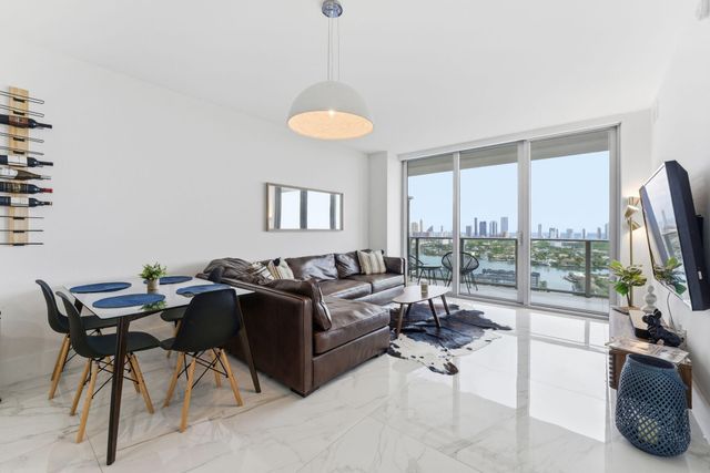 16385 Biscayne Boulevard 2516, North Miami Beach, FL 33160