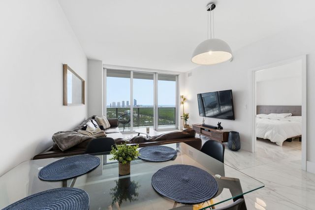 16385 Biscayne Boulevard 2516, North Miami Beach, FL 33160